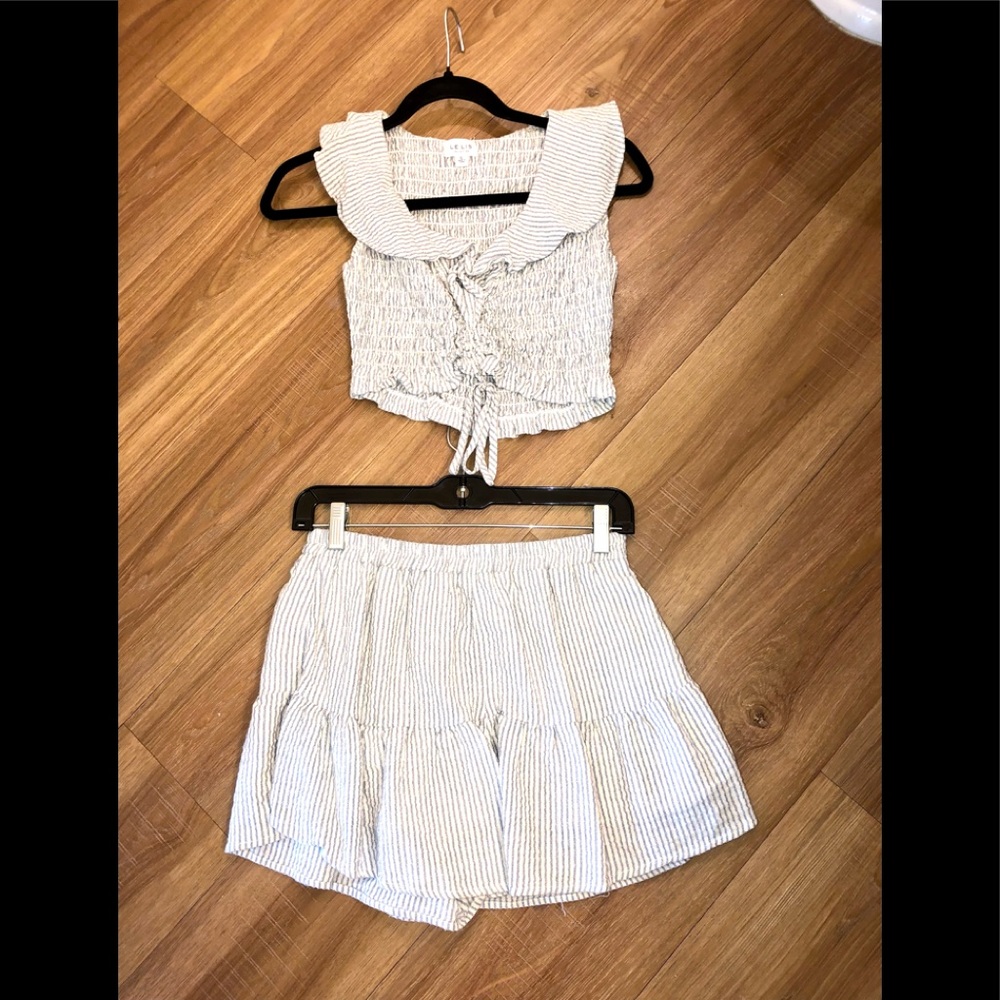 LE LIS Adorable Blue/White Stripe 2 Piece Set Size Small